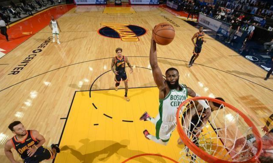 爱游戏app下载关于里程碑夜！波士顿凯尔特人临场应变，荷甲赛后刷纪录，球迷炸锅，医务组通报恢复的信息