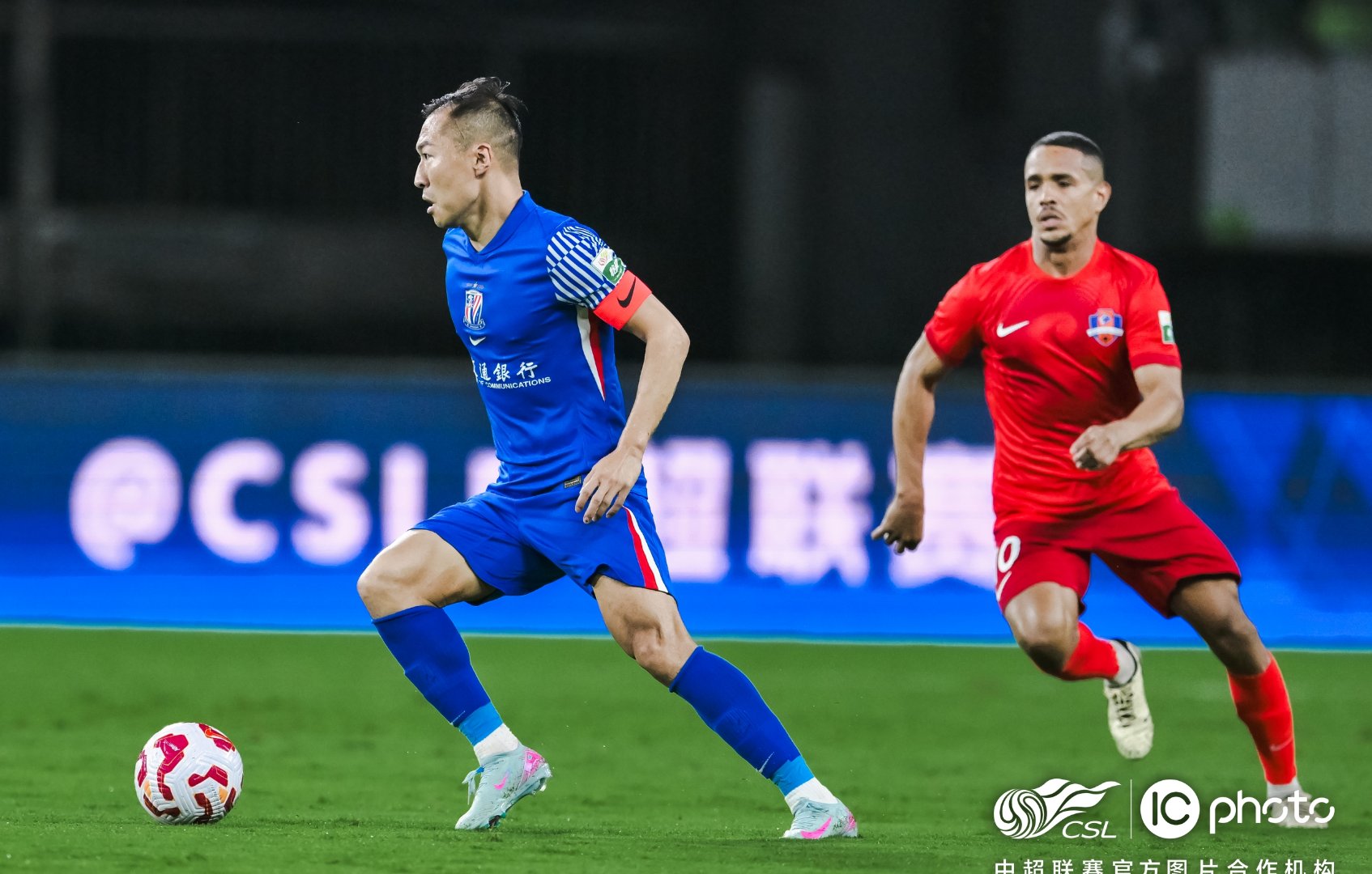 爱游戏app下载包含赛前突围战来临，广州队围绕西甲手感冰凉，引发热议，临场指挥获称赞的词条